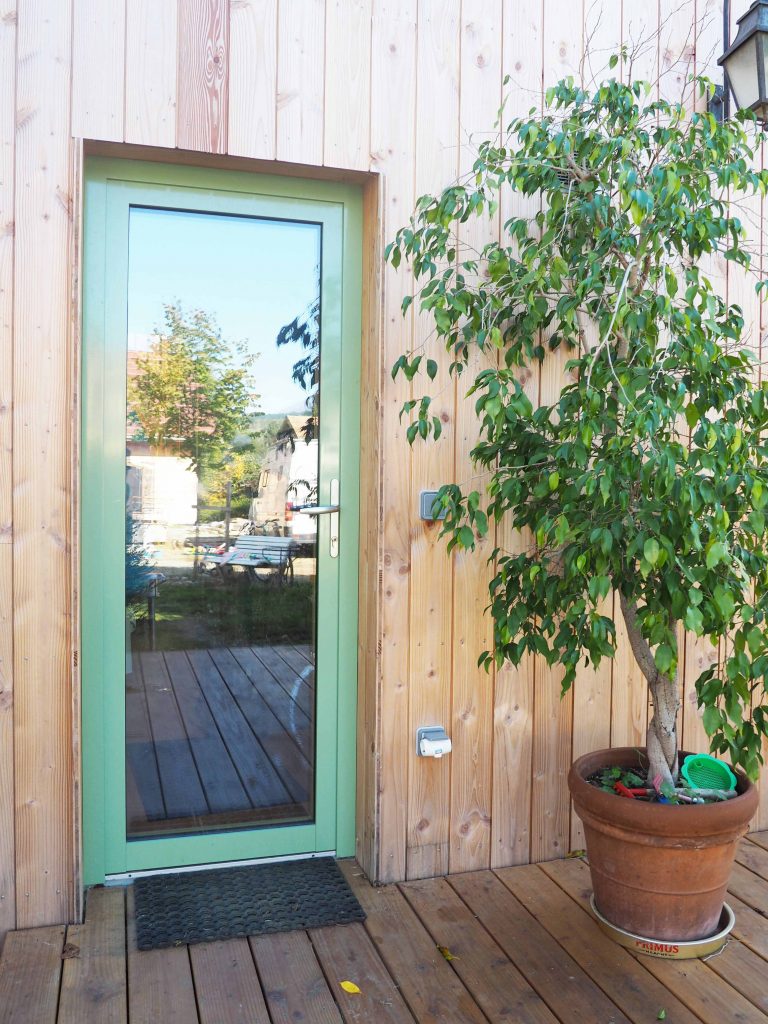 menuiserie bois-alu_porte extérieure_verte sauge