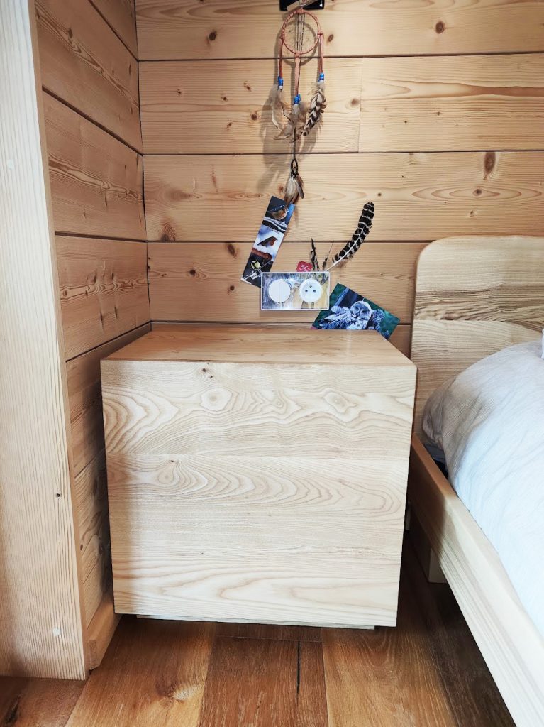 table de nuit_bois massif