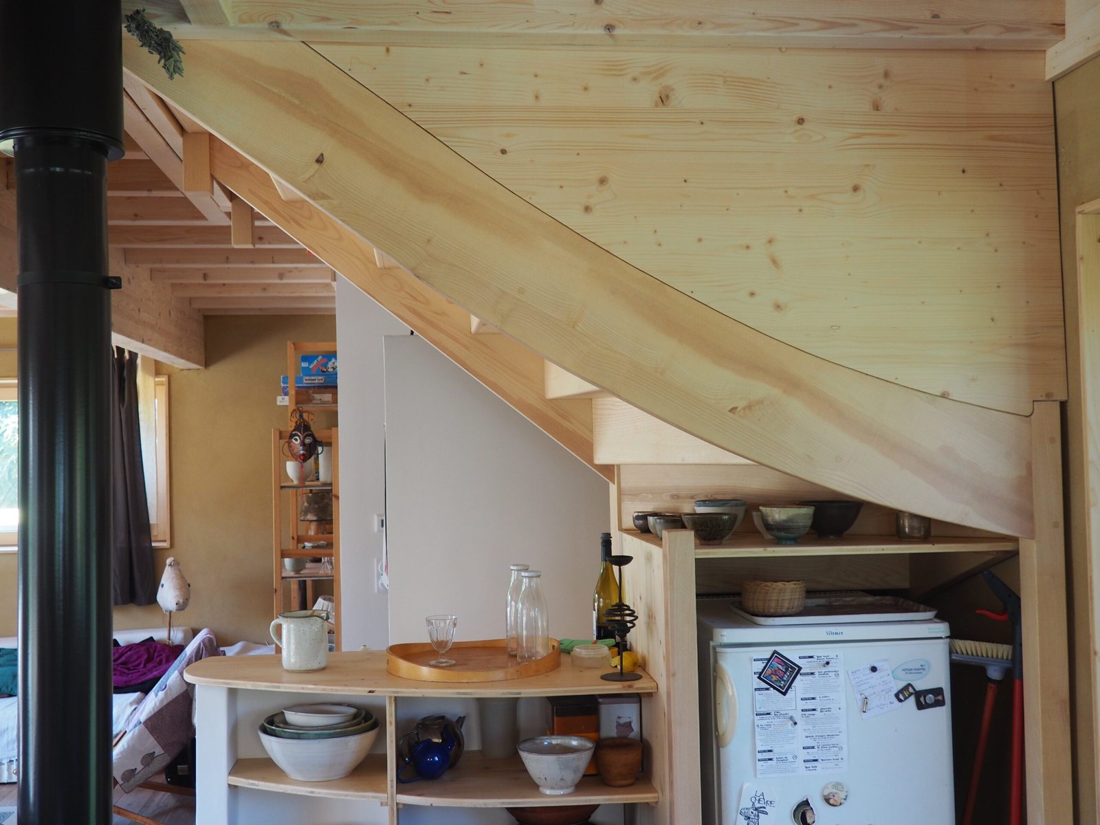 Escalier balancé demi tournant avec limons à la française et contremarches